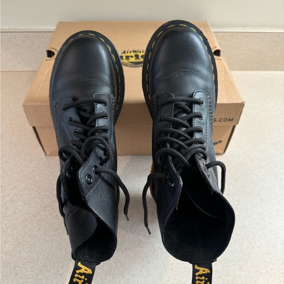 Dr Martens Soft Virginia Leather Black 1460 Boots - Picture 5 of 9
